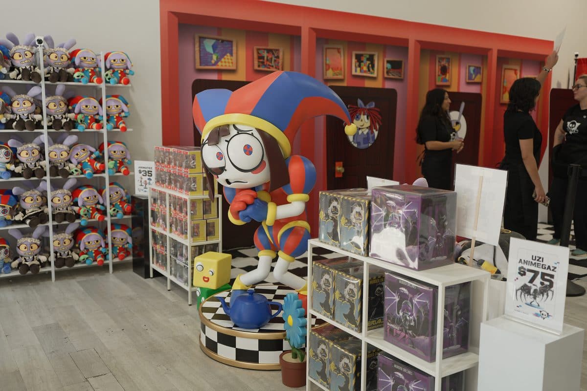 Sucursal de Glitch en Nueva York con estatua de mi novia